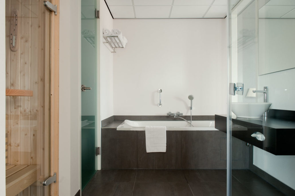 Inntel Hotels Amsterdam Zaandam - Founders Suite bathroom
