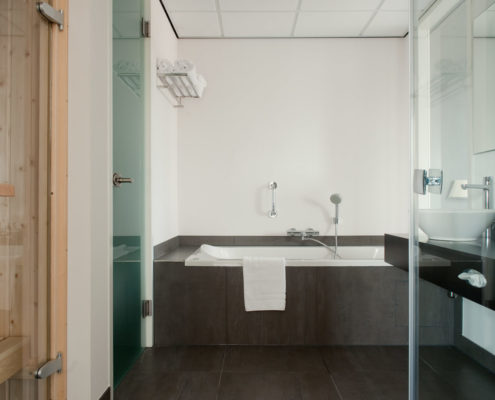 Inntel Hotels Amsterdam Zaandam - Founders Suite bathroom